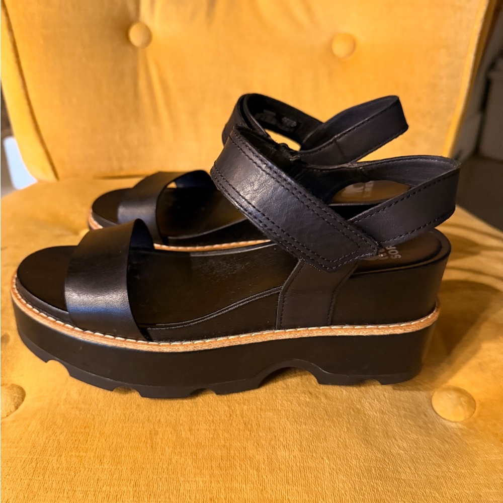 Sorel Black Leather Platform Sandals with Contrast Stitching